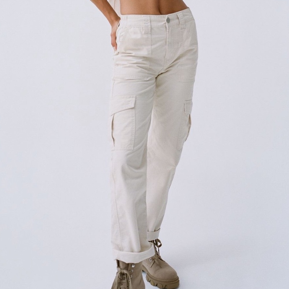 URBAN OUTFITTERS BDG- High Waisted Skate Pant in Beige